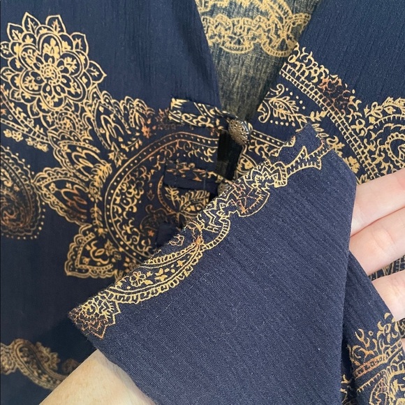 Solitaire Black and Gold Patterned Top - Picture 7 of 10